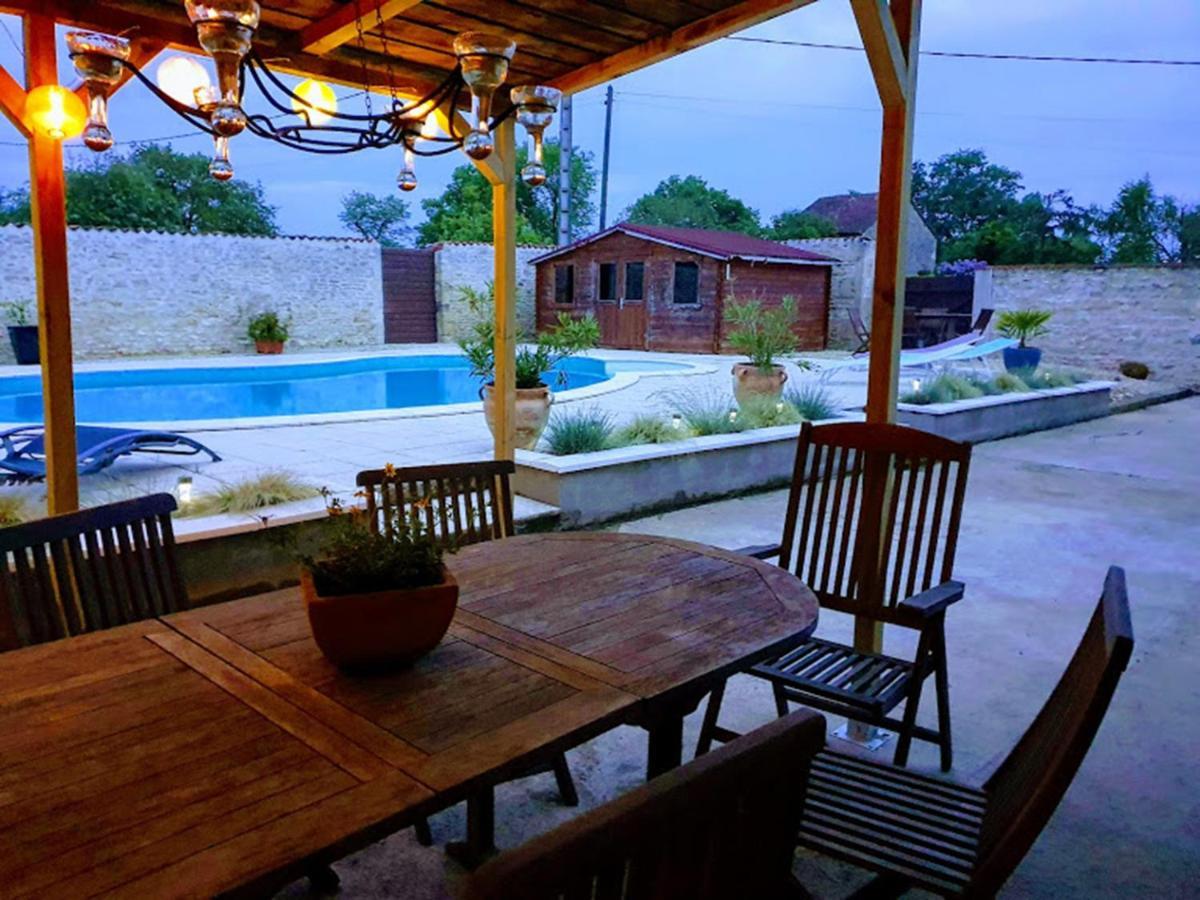 Mas De La Piniere Bed & Breakfast Mauprevoir Bagian luar foto